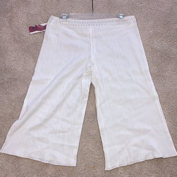 White Beachy Capris - Picture 5 of 6